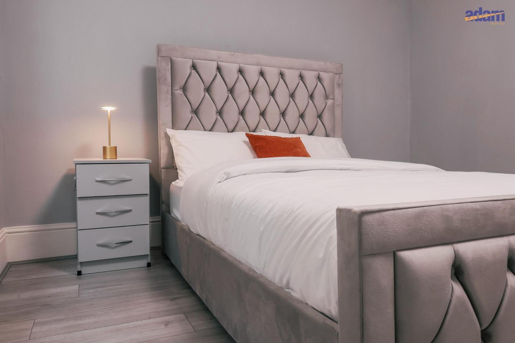 Adam Short B&B Londra