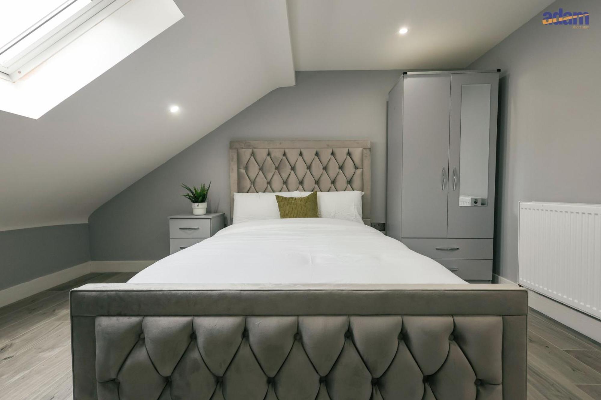 B&B Adam Short Londra