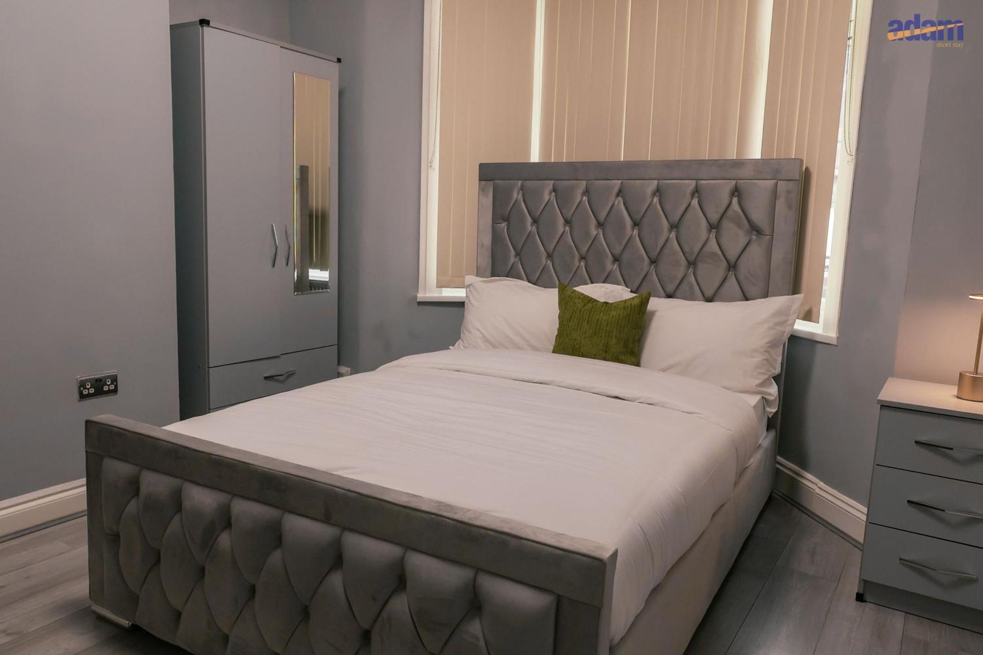 B&B Adam Short Londra